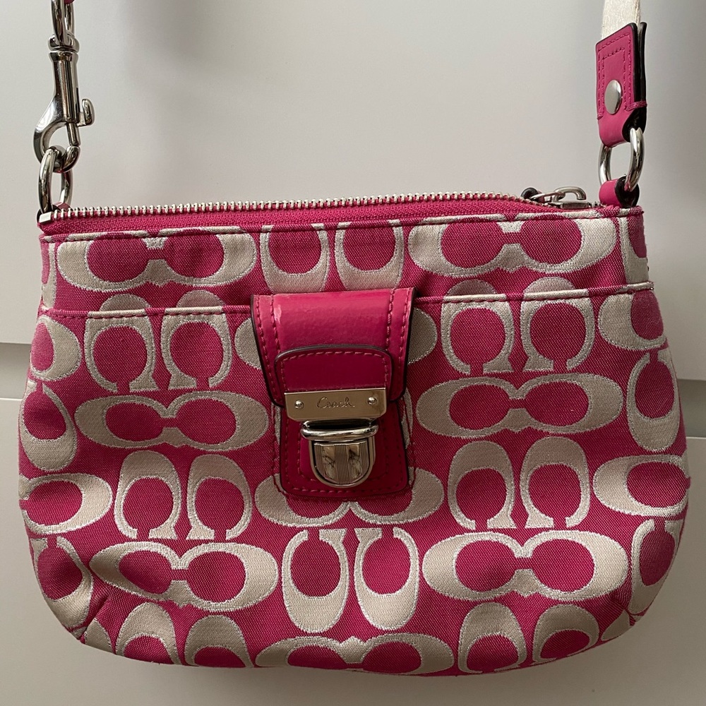 COACH- crossbody w/adjustable strap